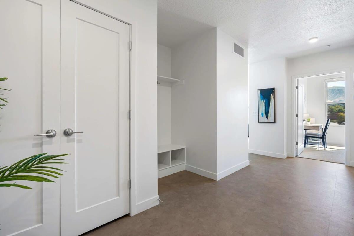솔트레이크시티 2Br Luxury Urban Escape Balcony & Fitness Center 아파트 외부 사진