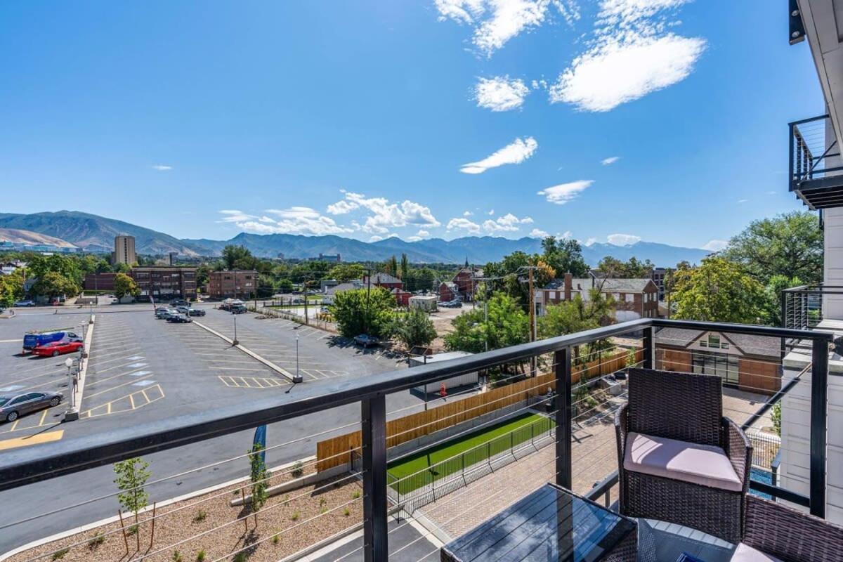 솔트레이크시티 2Br Luxury Urban Escape Balcony & Fitness Center 아파트 외부 사진